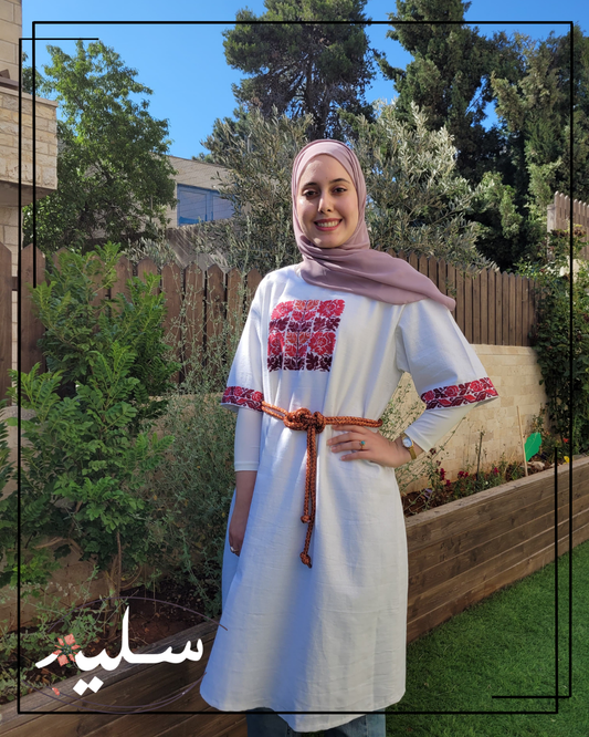 Linen midi dress with floral pattern – فستان لينين أبيض مع تطريز الورود