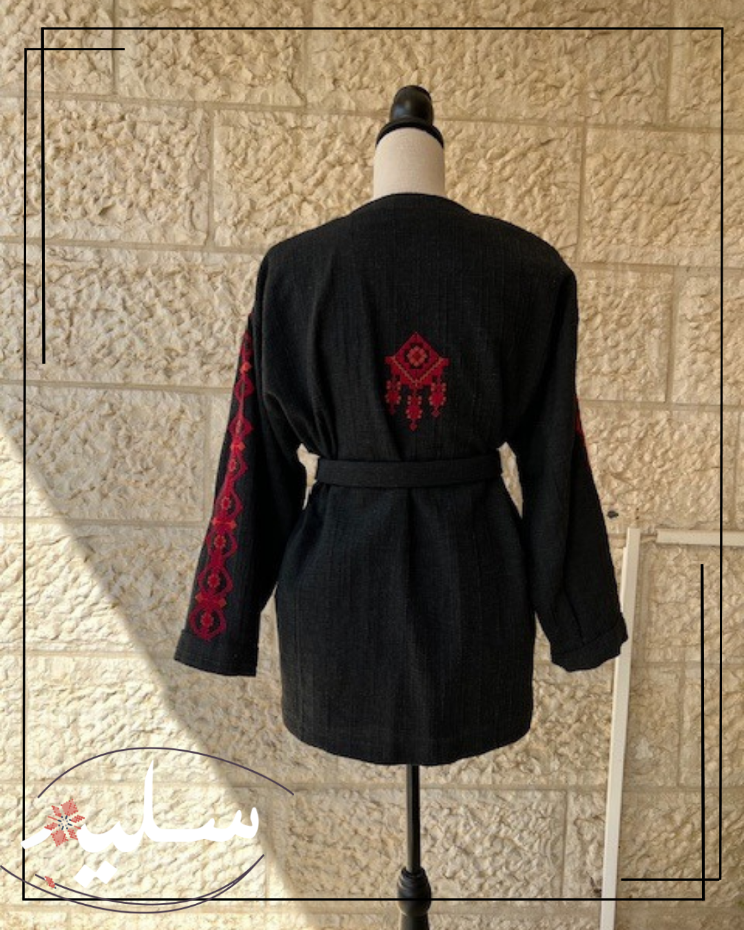 Belted wool jacket with birds details – معطف صوف مع حزام و تفاصيل طيور
