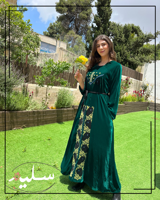 Vibrant green velvet dress – فستان مخمل أخضرة غاوي