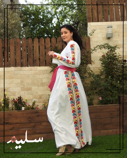 Carnation abaya – عباية القرنفل من سليم